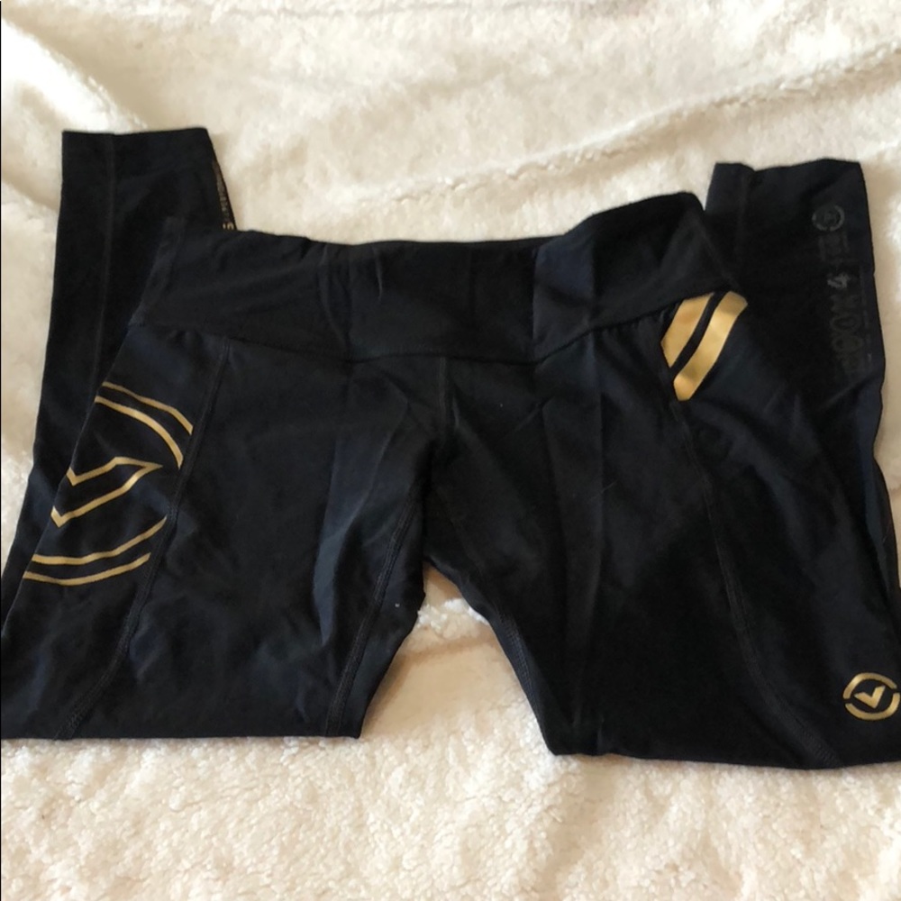 Virus Performance black leggings